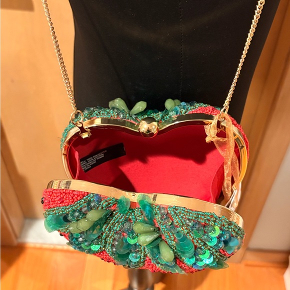 Red and Green Beaded Strawberry Bag - Picture 4 of 4